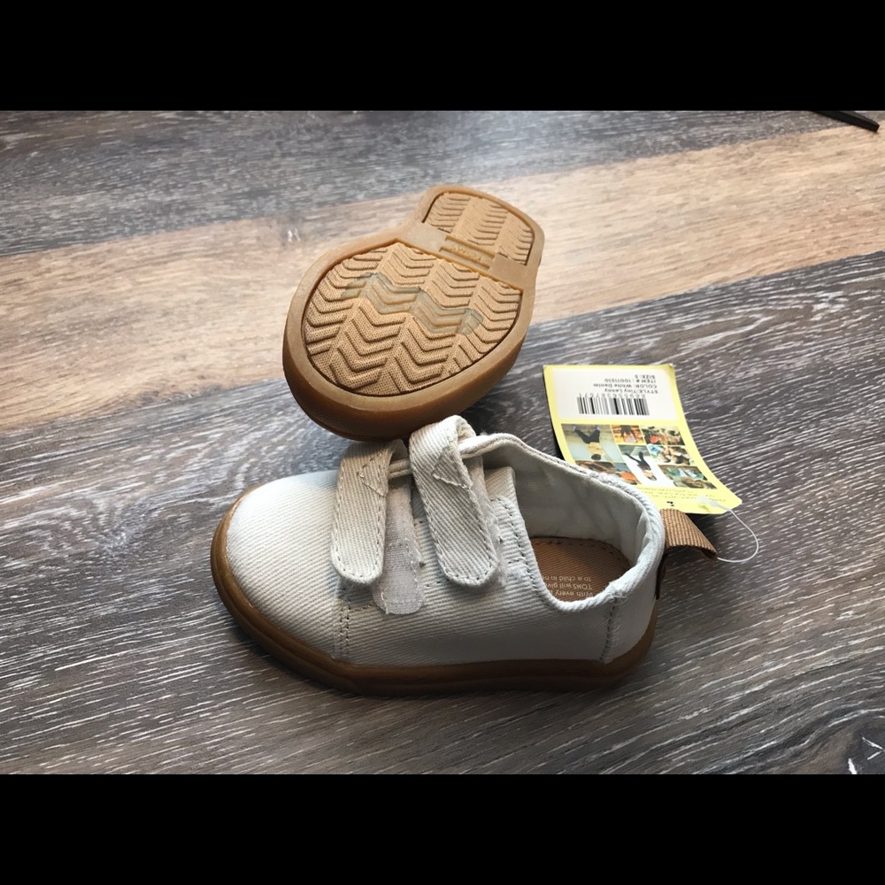 Brand New white Toms infant size 5 Lenny shoes